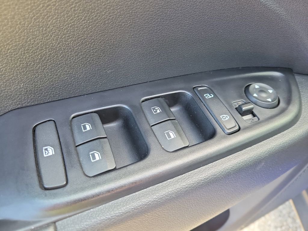 Used 2023 Hyundai Venue Limited FWD image 13