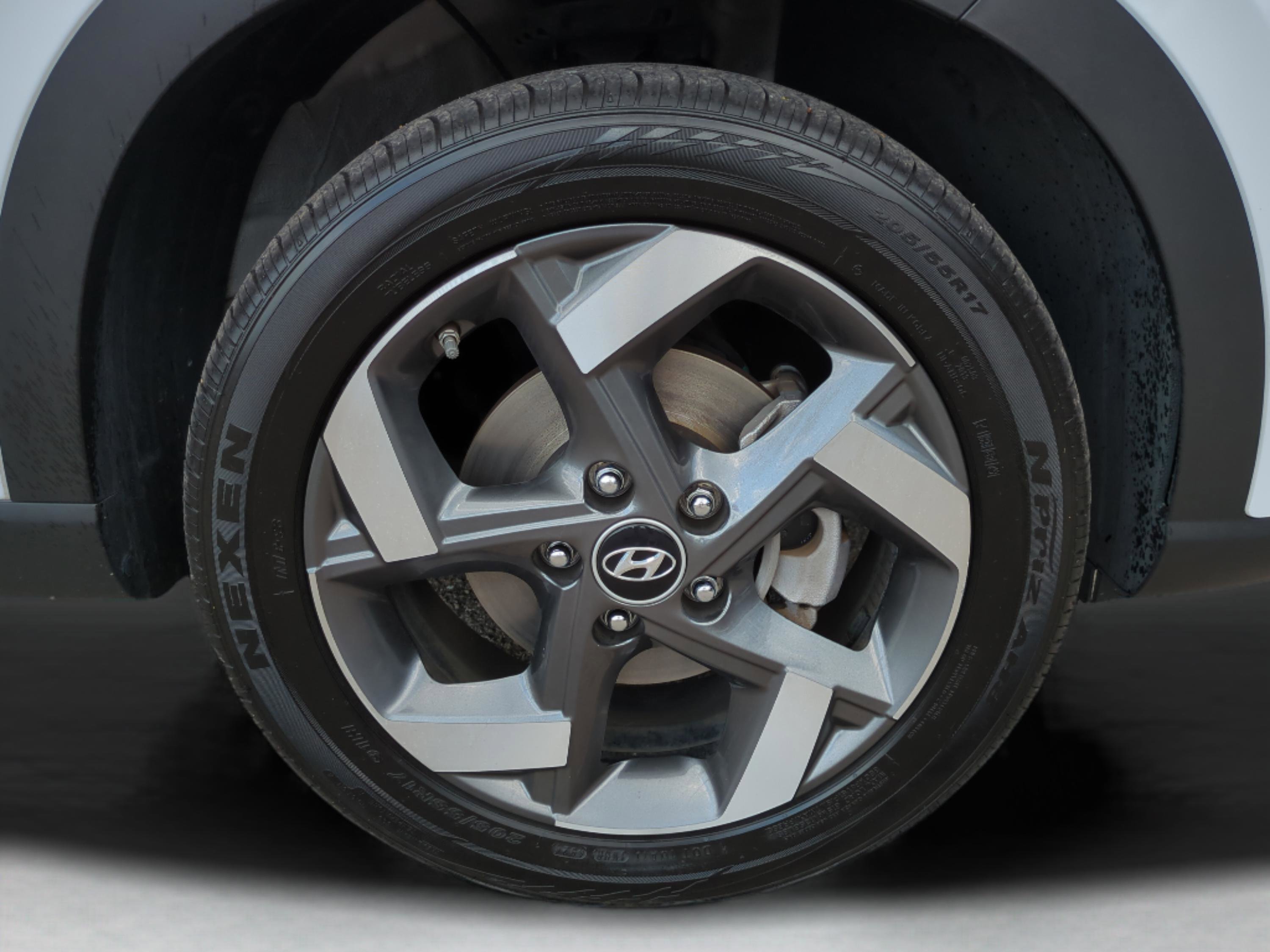 Certified 2021 Hyundai Venue SEL image 9