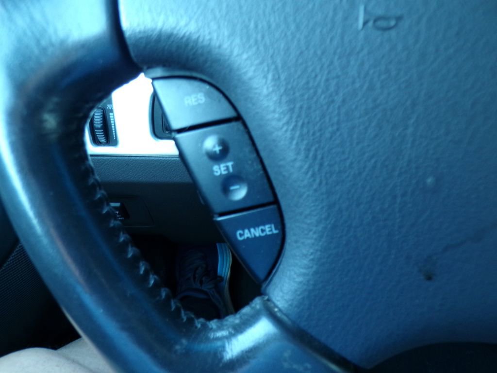 Used 2002 Ford Thunderbird Base image 14