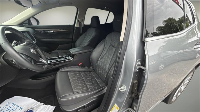 Used 2023 Buick Envision Avenir image 18
