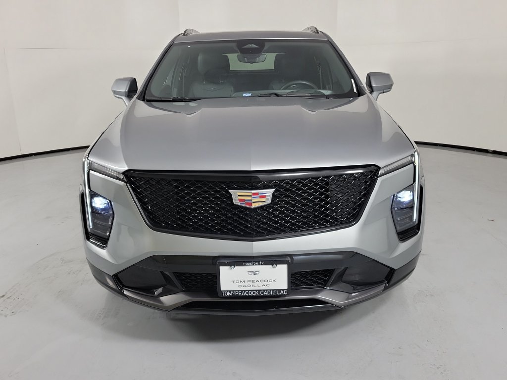 Used 2024 Cadillac XT4 Sport w/ Technology Package FWD image 2