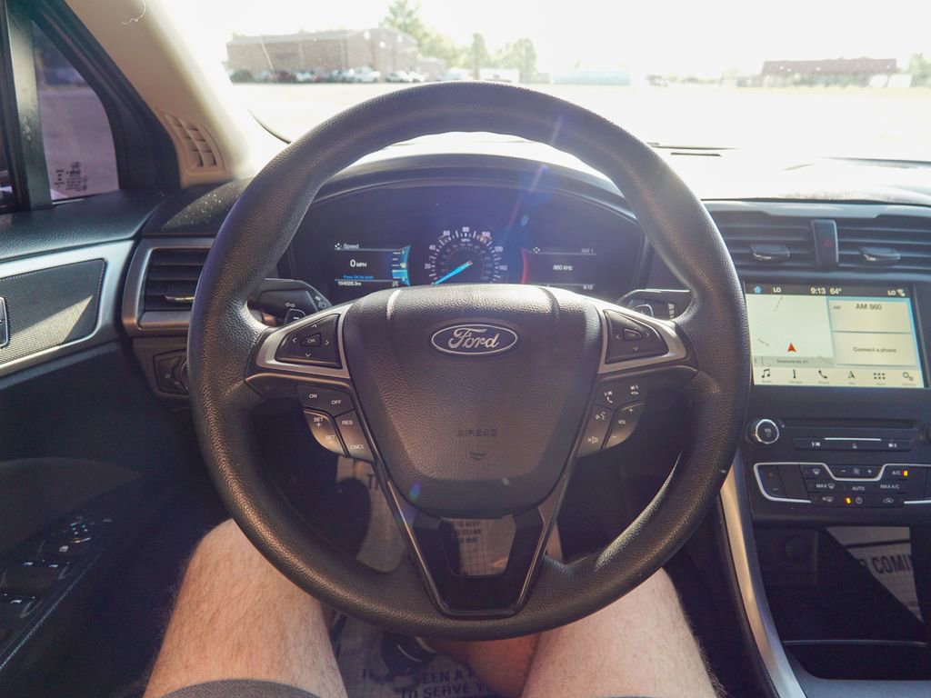 Used 2018 Ford Fusion SE w/ Fusion SE Technology Package FWD image 18