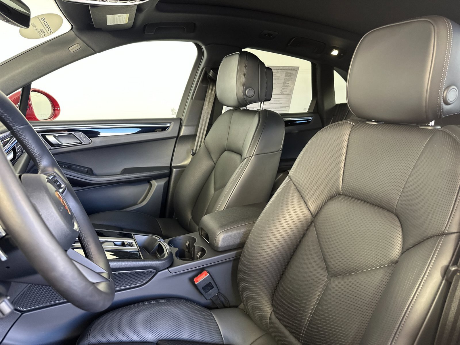 Certified 2026 Porsche Macan AWD/4WD image 5