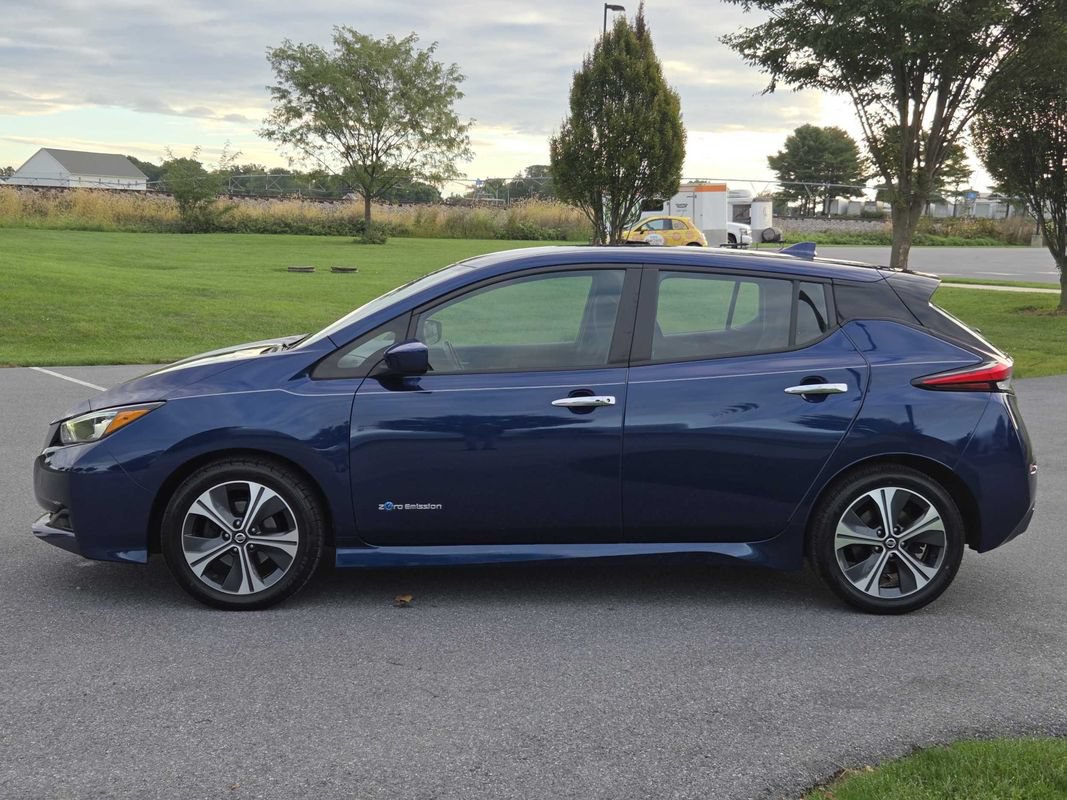 Used 2019 Nissan Leaf SV w/ SV Technology Package FWD image 5