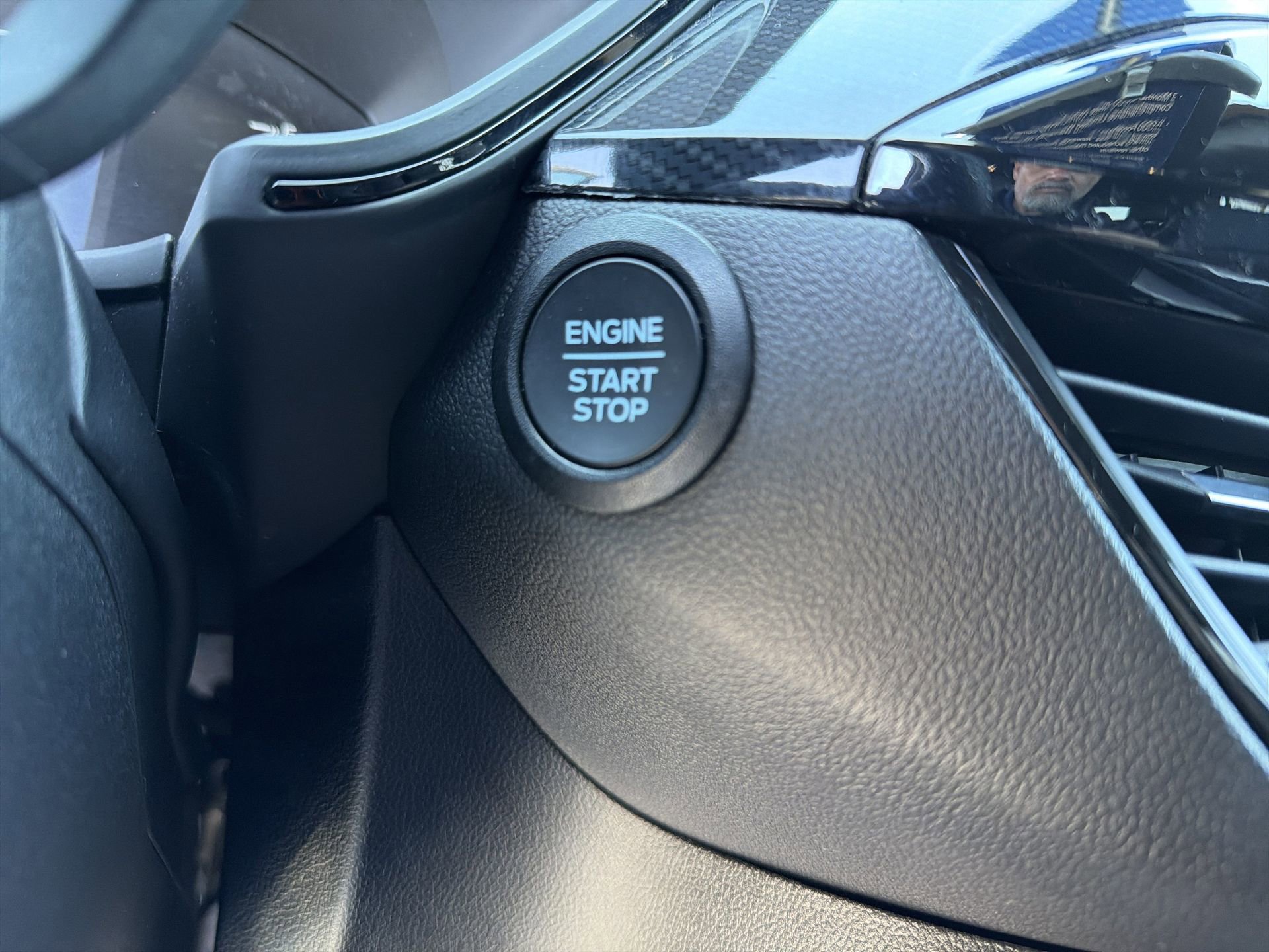 Used 2025 Ford Escape ST-Line w/ Cold Weather Package image 6