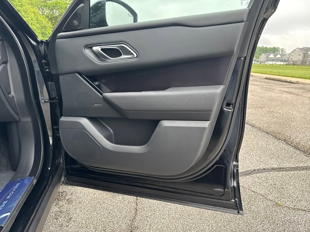 New 2026 Land Rover Range Rover Velar Dynamic SE image 15