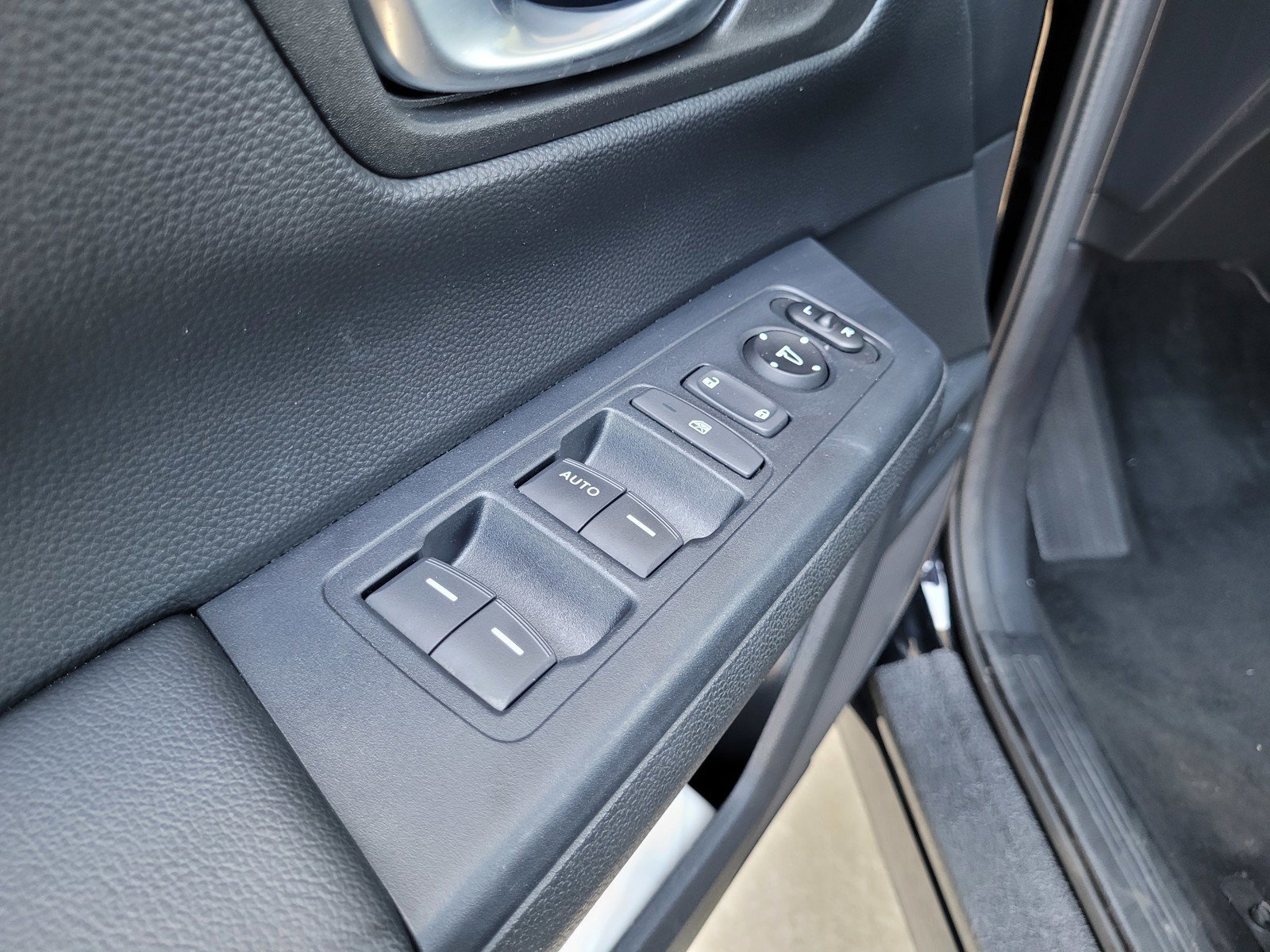 Used 2025 Honda CR-V LX image 27