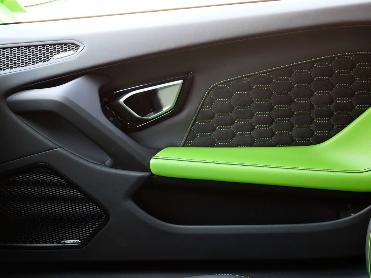 Used 2021 Lamborghini Huracan EVO RWD image 17