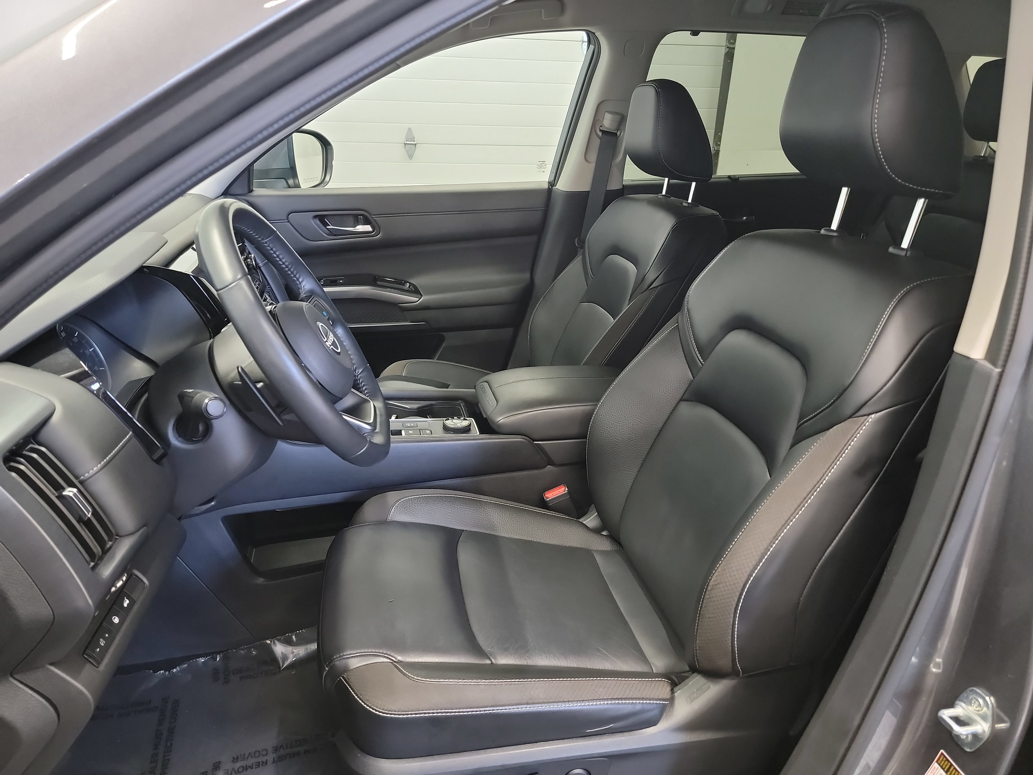 Used 2024 Nissan Pathfinder SL AWD/4WD image 12