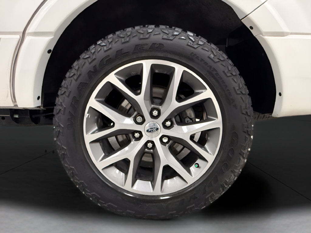 Used 2017 Ford Expedition XLT w/ Equipment Group 202A RWD image 26