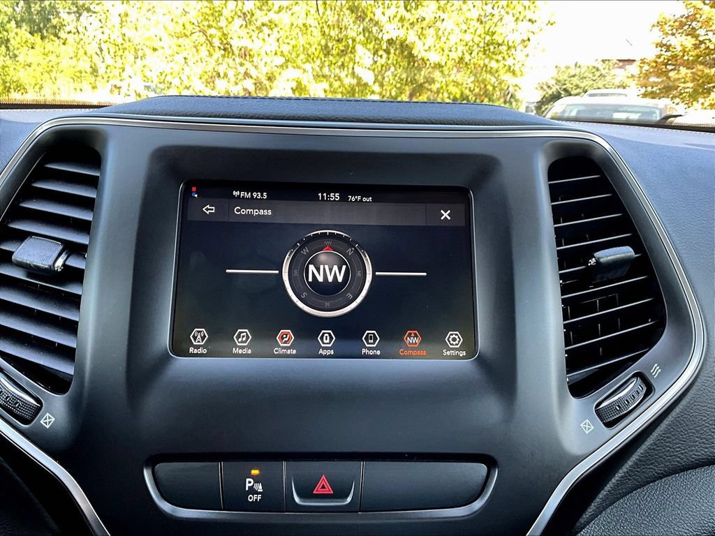 Used 2019 Jeep Cherokee Latitude Plus AWD/4WD image 20