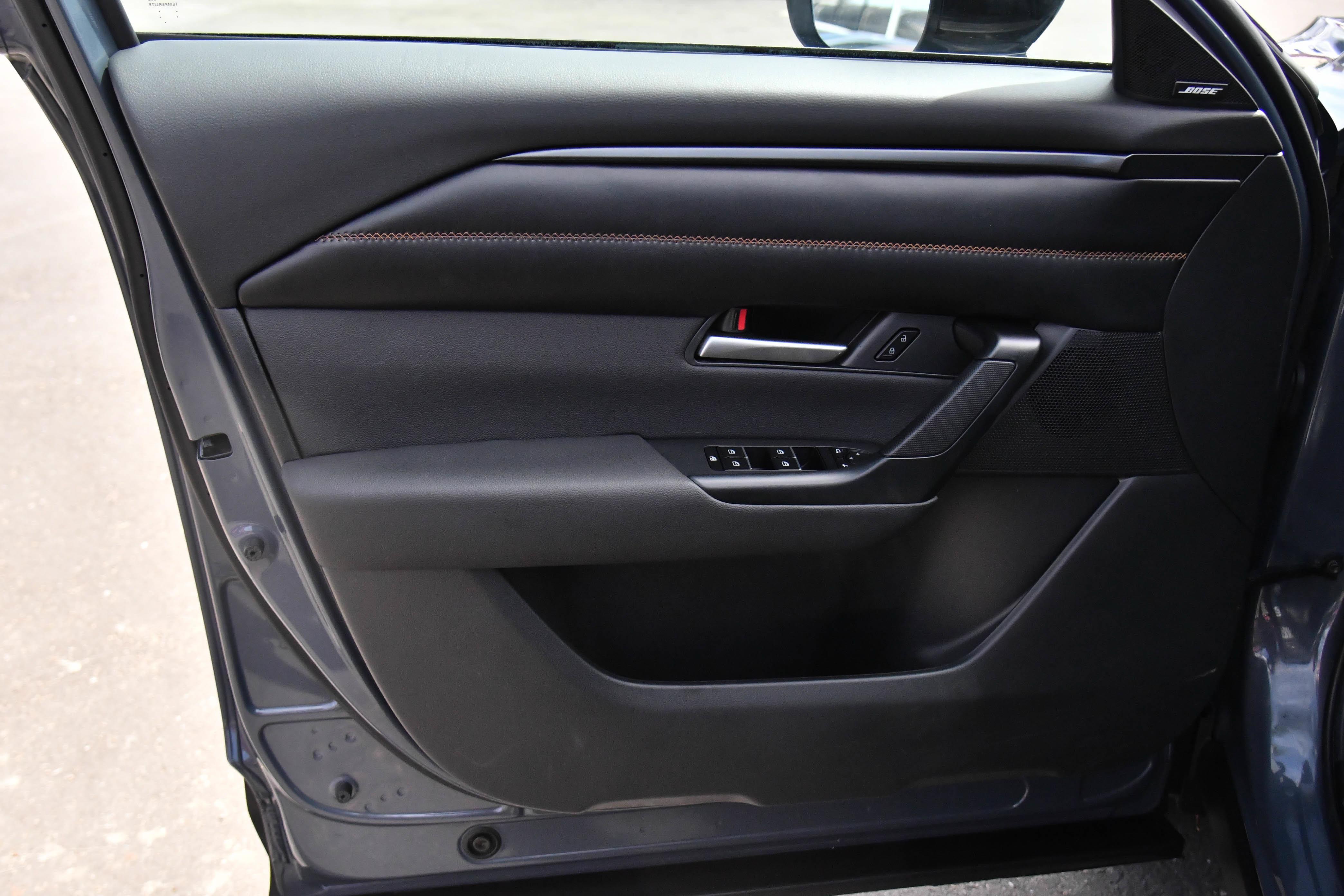Used 2025 MAZDA CX-50 AWD 2.5 Hybrid w/ Premium Pkg image 14