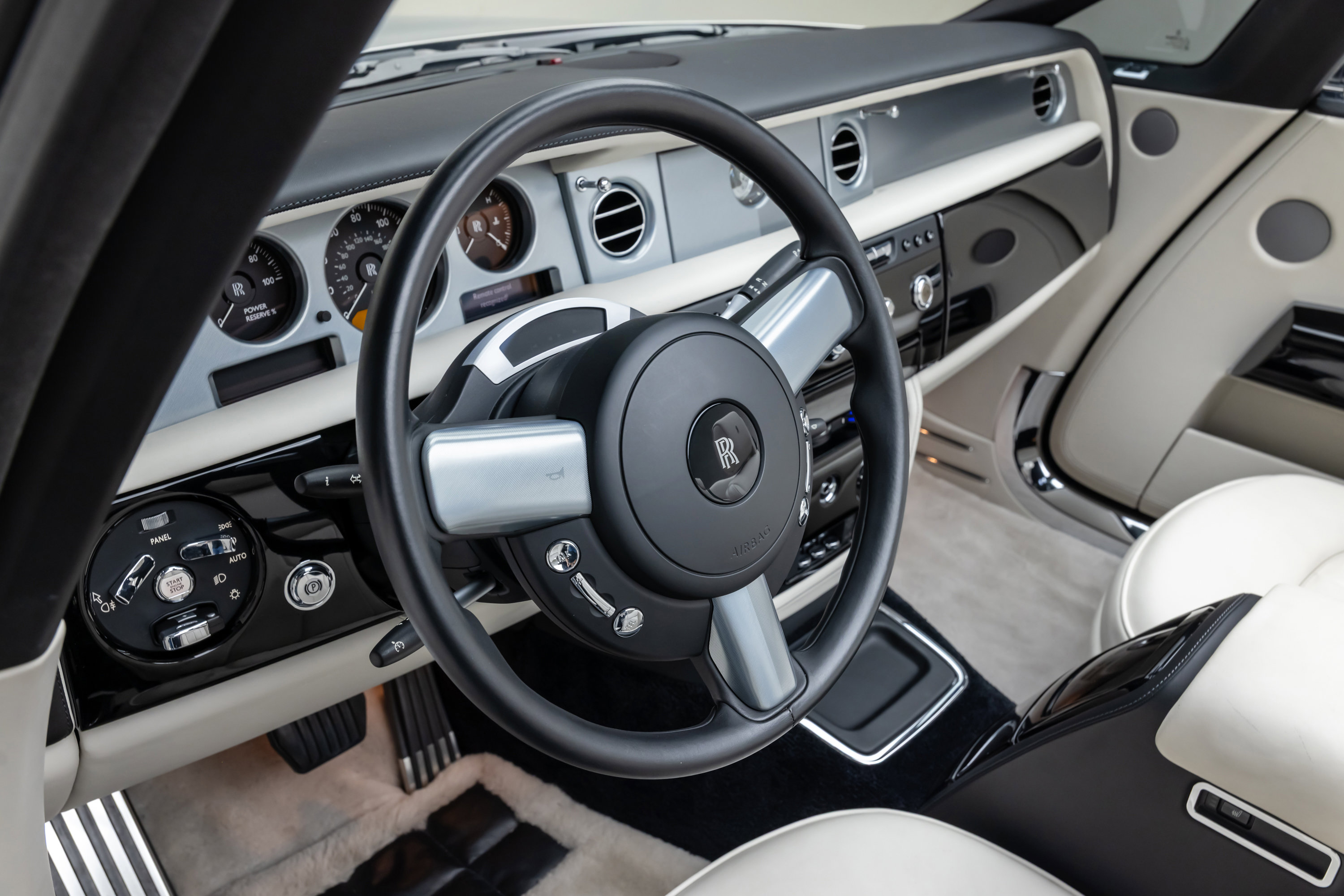 Used 2013 Rolls-Royce Phantom Drophead Coupe image 13