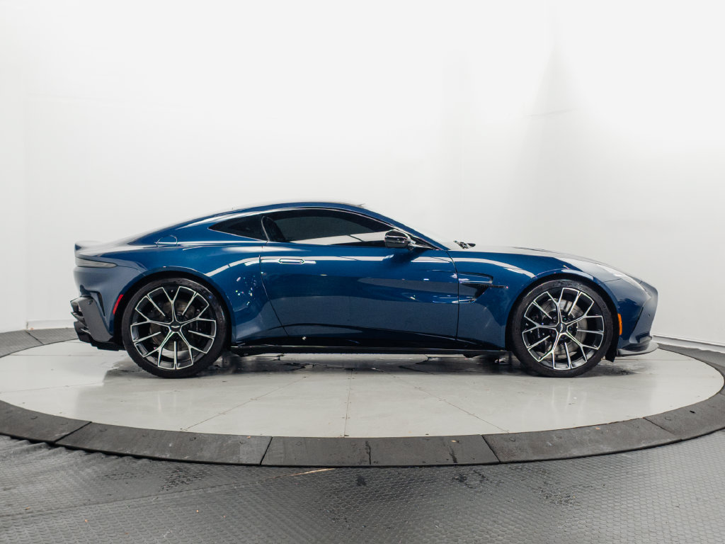 Used 2025 Aston Martin V8 Vantage Coupe RWD image 34