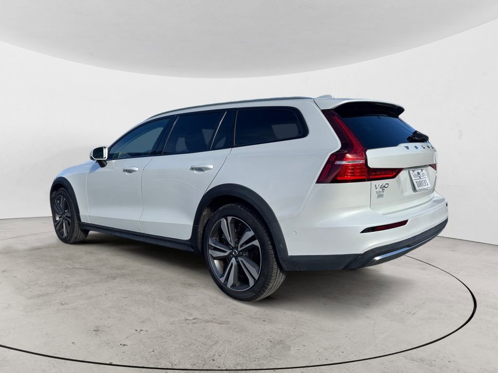 Certified 2025 Volvo V60 B5 Cross Country Plus image 3