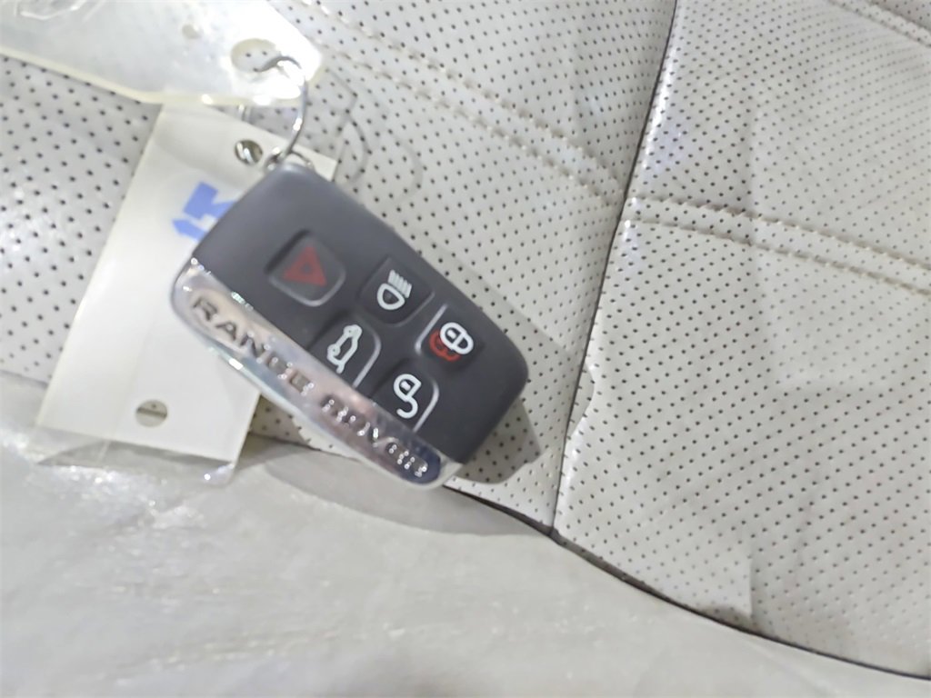 Used 2016 Land Rover Range Rover HSE image 37