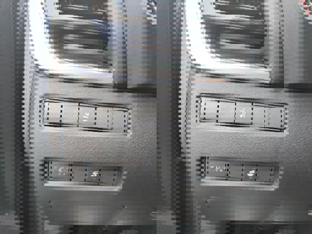 Used 2023 Nissan Rogue SV w/ SV Premium Package image 32