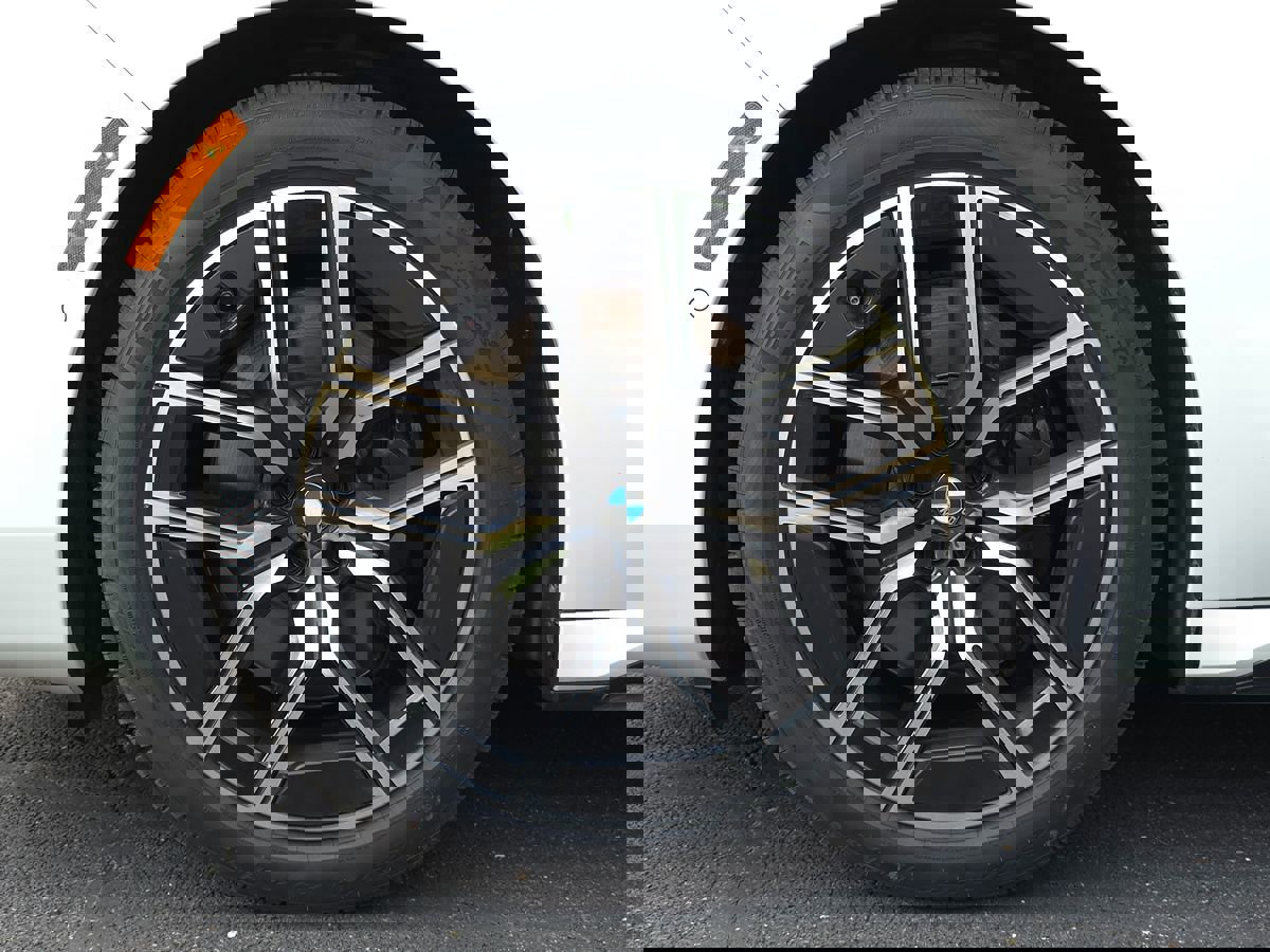 Used 2023 BMW 740i image 72