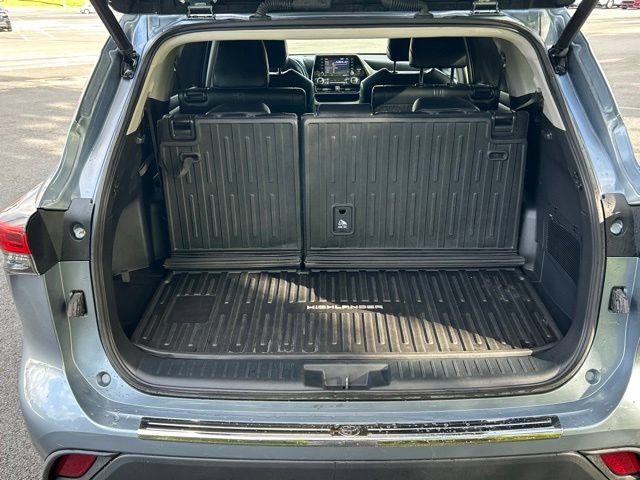 Used 2022 Toyota Highlander XLE AWD/4WD image 59