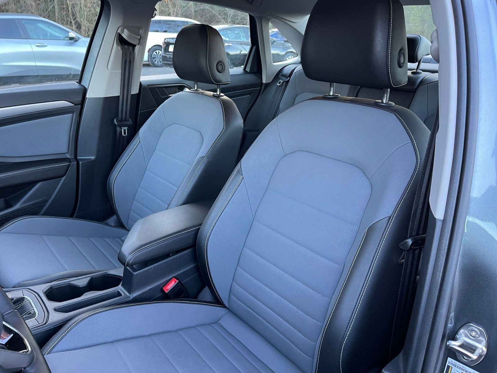 Used 2025 Volkswagen Jetta SE image 36