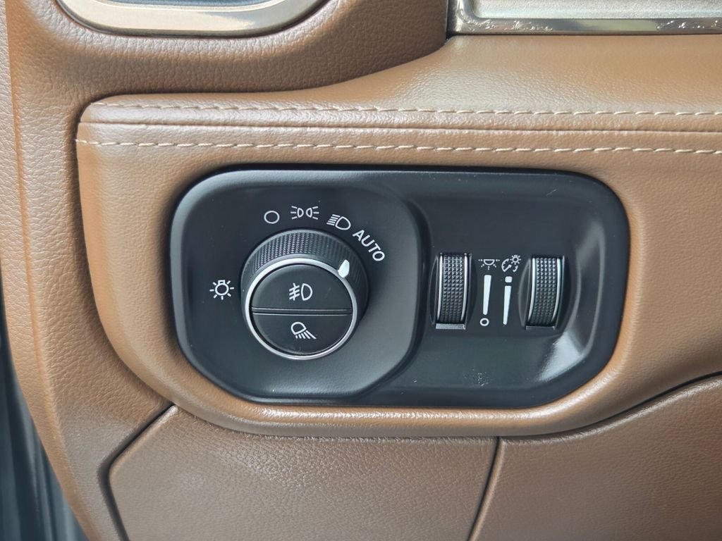 Used 2020 RAM 3500 Limited image 26