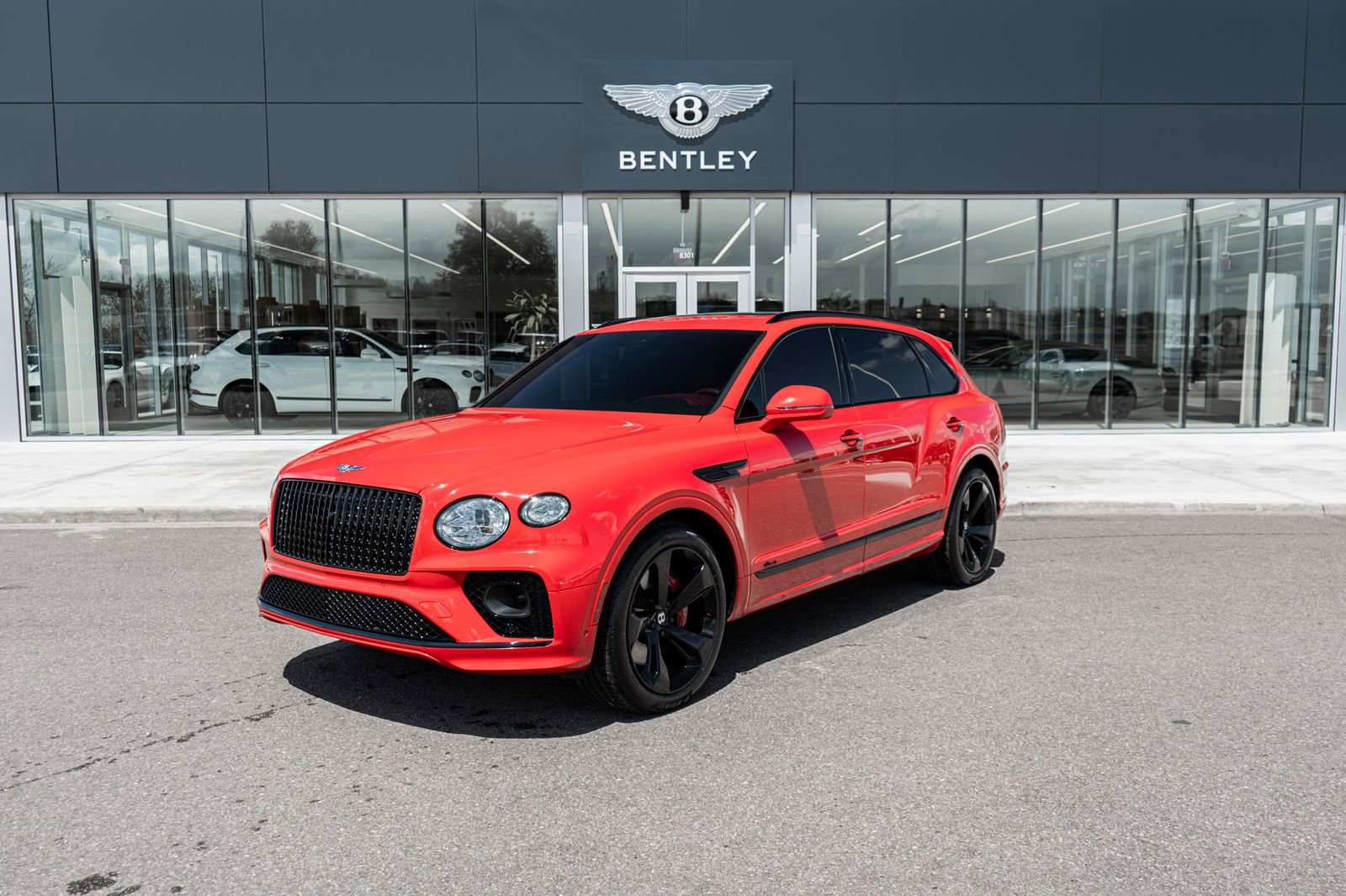 Used 2023 Bentley Bentayga Extended Wheelbase AWD/4WD image 1