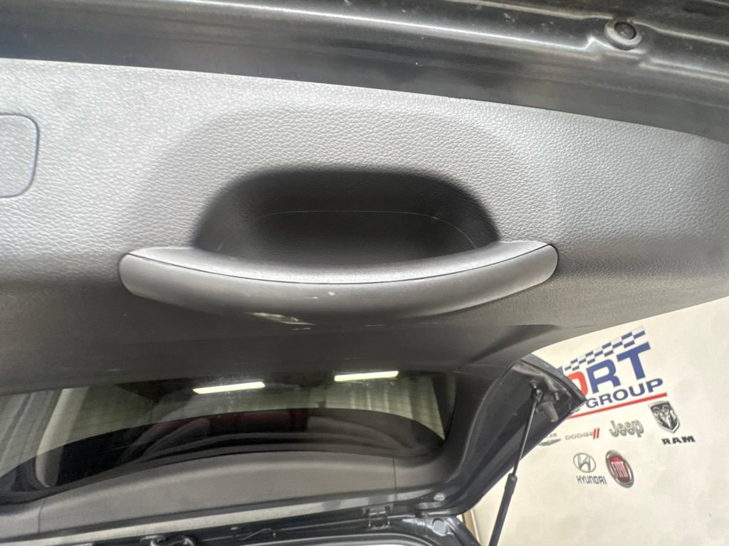 Used 2023 Kia Carnival LX FWD image 10