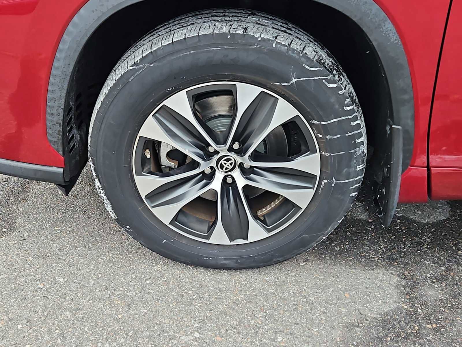 Used 2020 Toyota Highlander XLE image 7