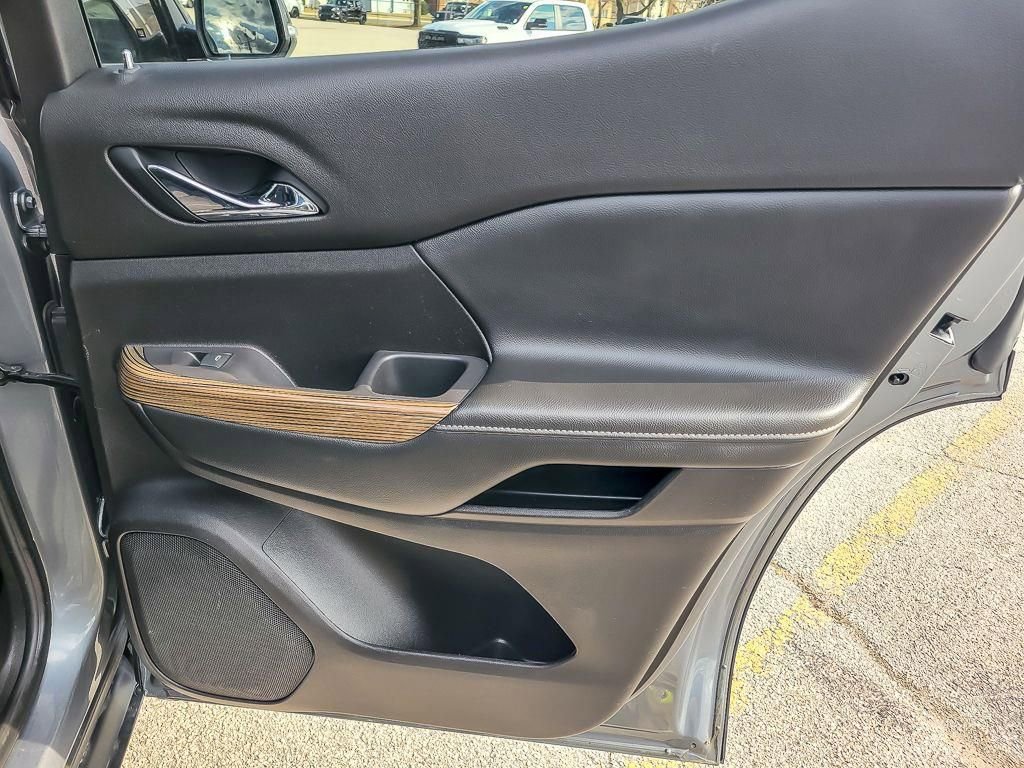 Used 2022 GMC Acadia SLE w/ Driver Convenience Package image 25