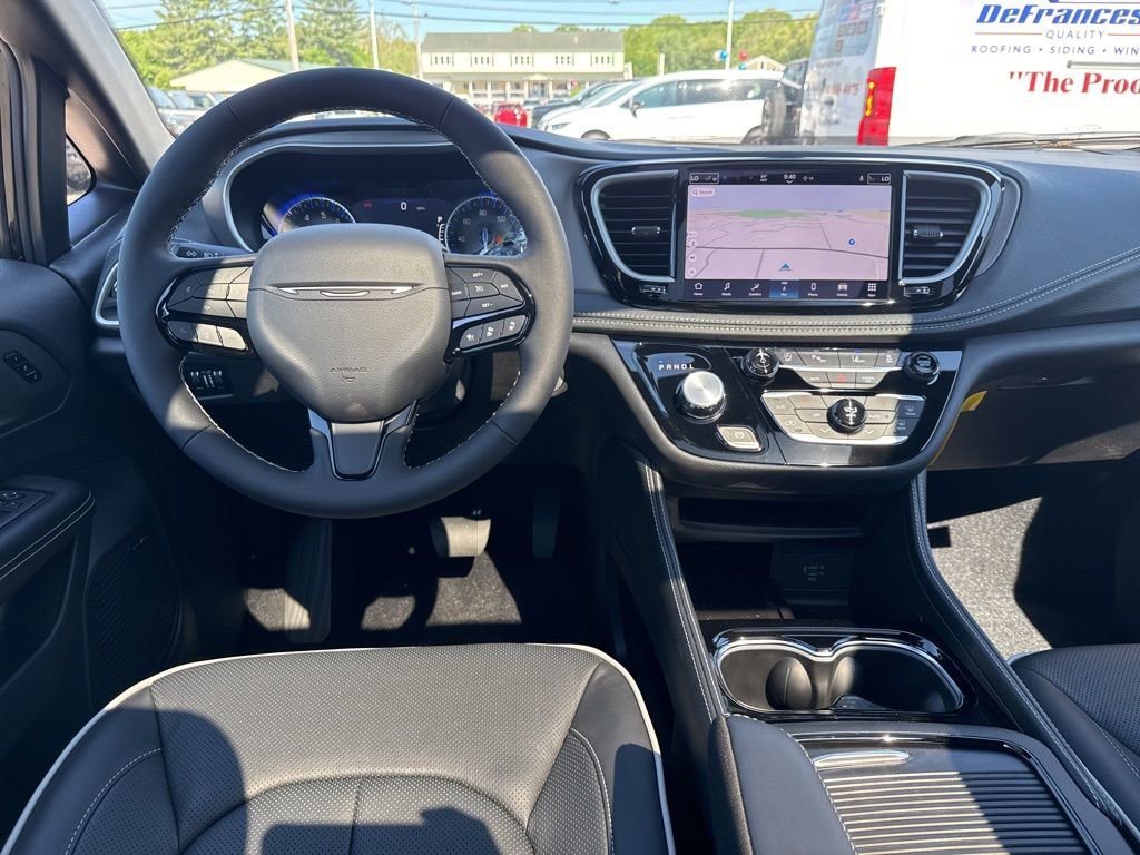 New 2027 Chrysler Pacifica Limited AWD/4WD image 20