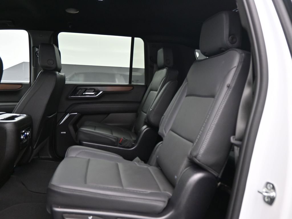 Used 2025 GMC Yukon XL Denali AWD/4WD image 23