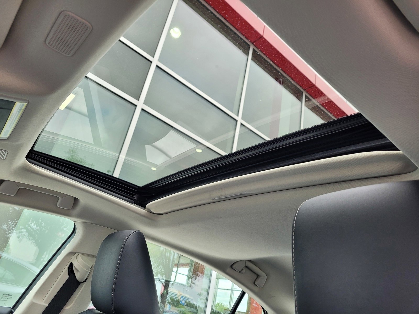 Used 2024 Lexus ES 250 w/ Premium Package image 16