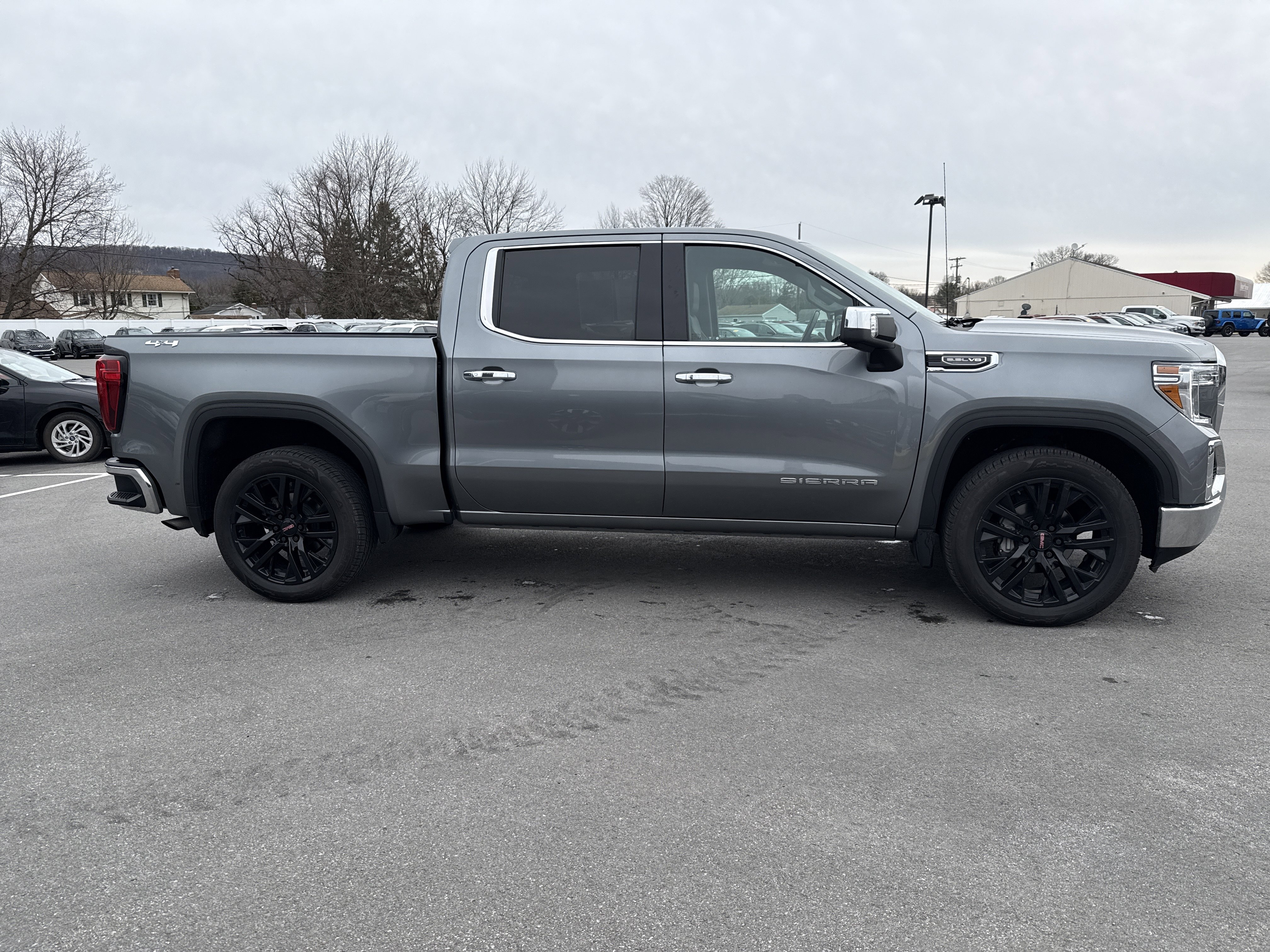 Used 2021 GMC Sierra 1500 SLT image 2
