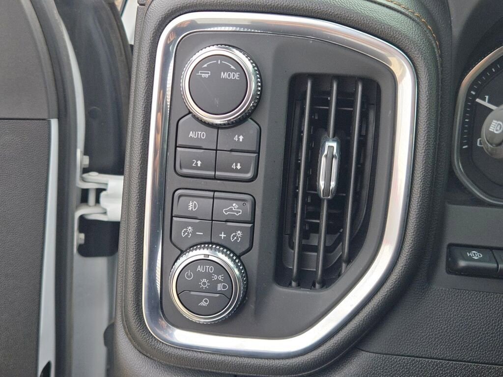 Used 2023 GMC Sierra 3500 AT4 w/ AT4 Preferred Package AWD/4WD image 24