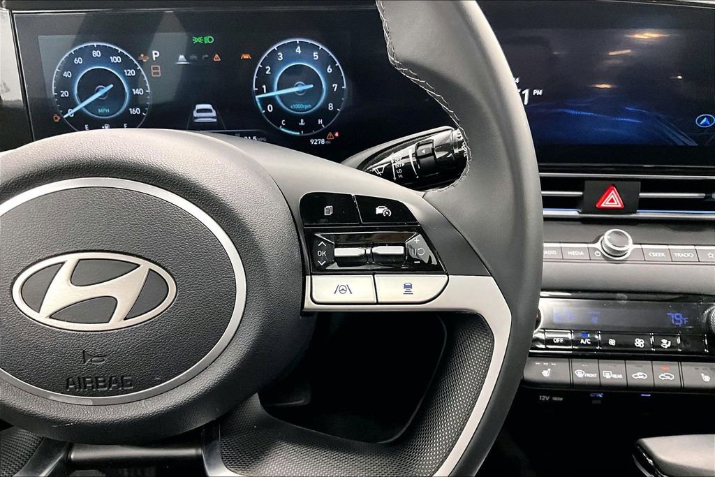 Certified 2025 Hyundai Elantra SEL image 25