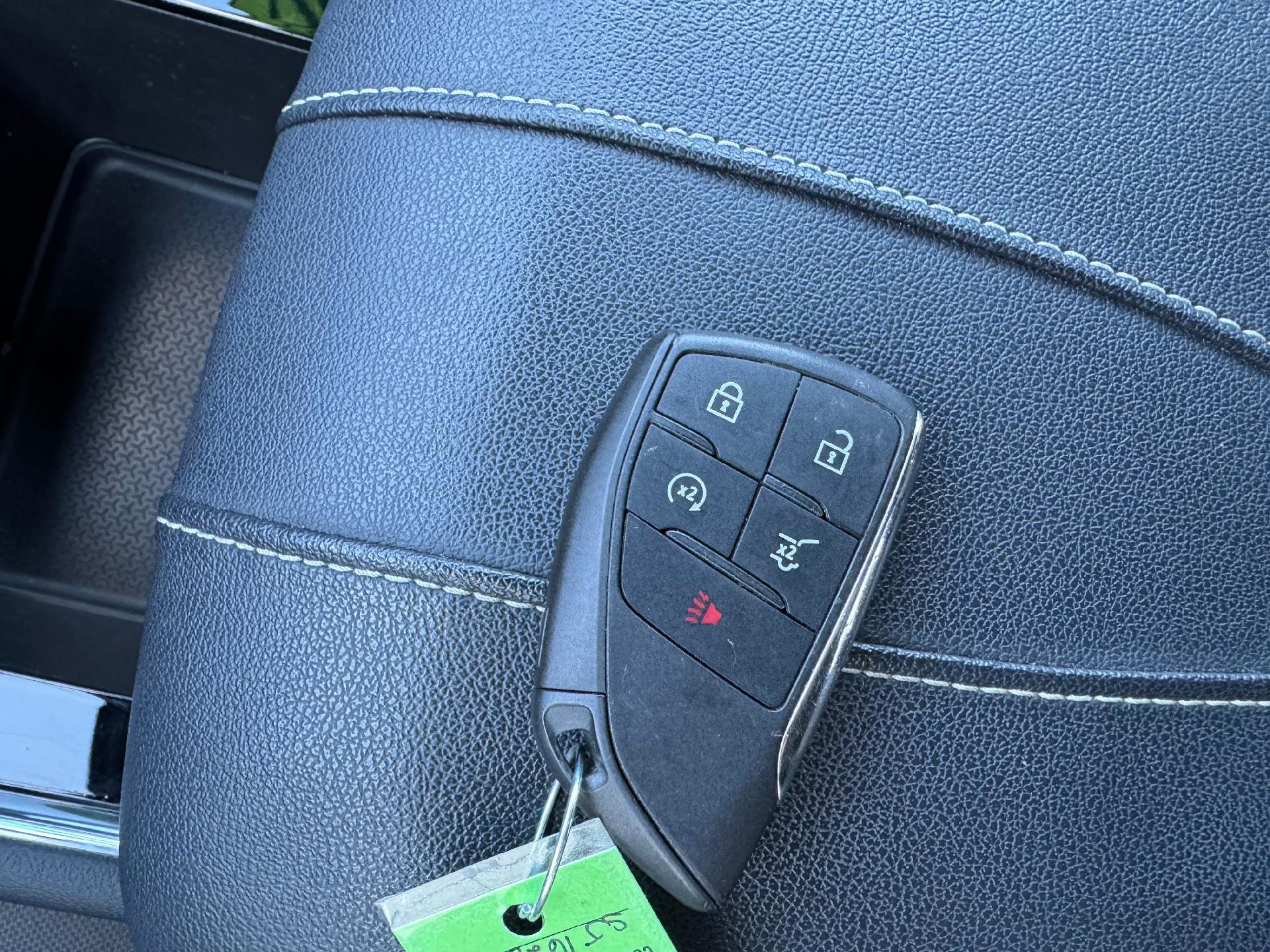 Used 2025 Chevrolet Traverse LT image 35