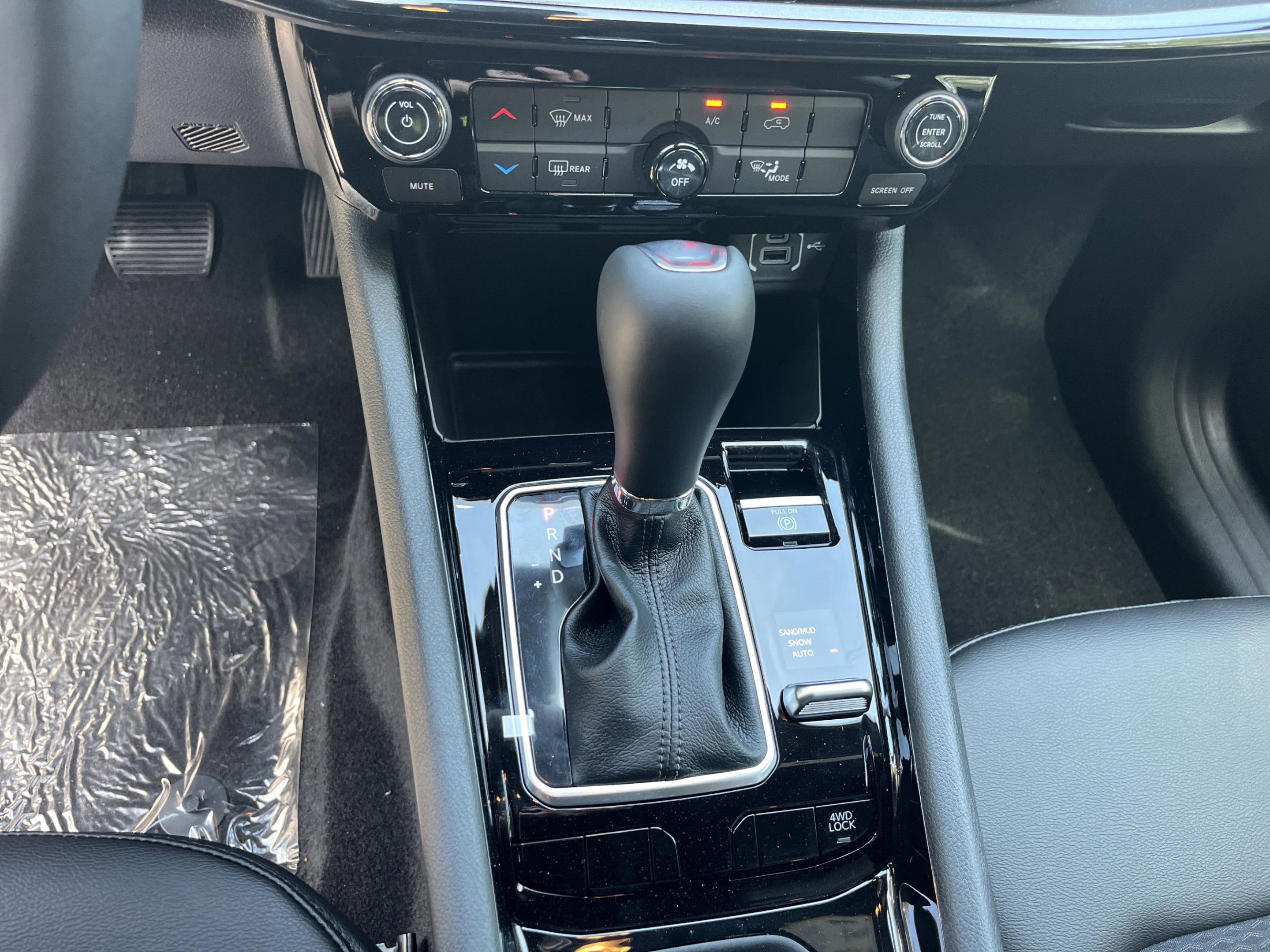 New 2026 Jeep Compass Latitude AWD/4WD image 13