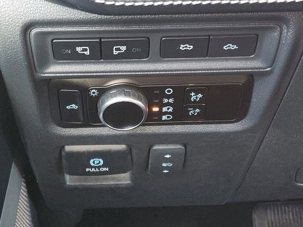 Used 2023 Ford F150 Lightning Platinum image 34