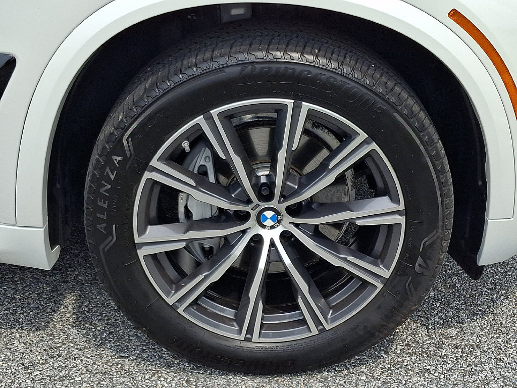 Used 2025 BMW X5 xDrive40i w/ M Sport Package AWD/4WD image 8
