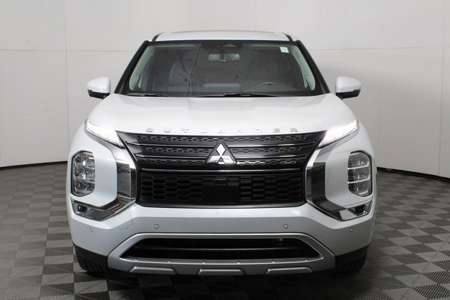 Used 2024 Mitsubishi Outlander SE Black Edition image 2