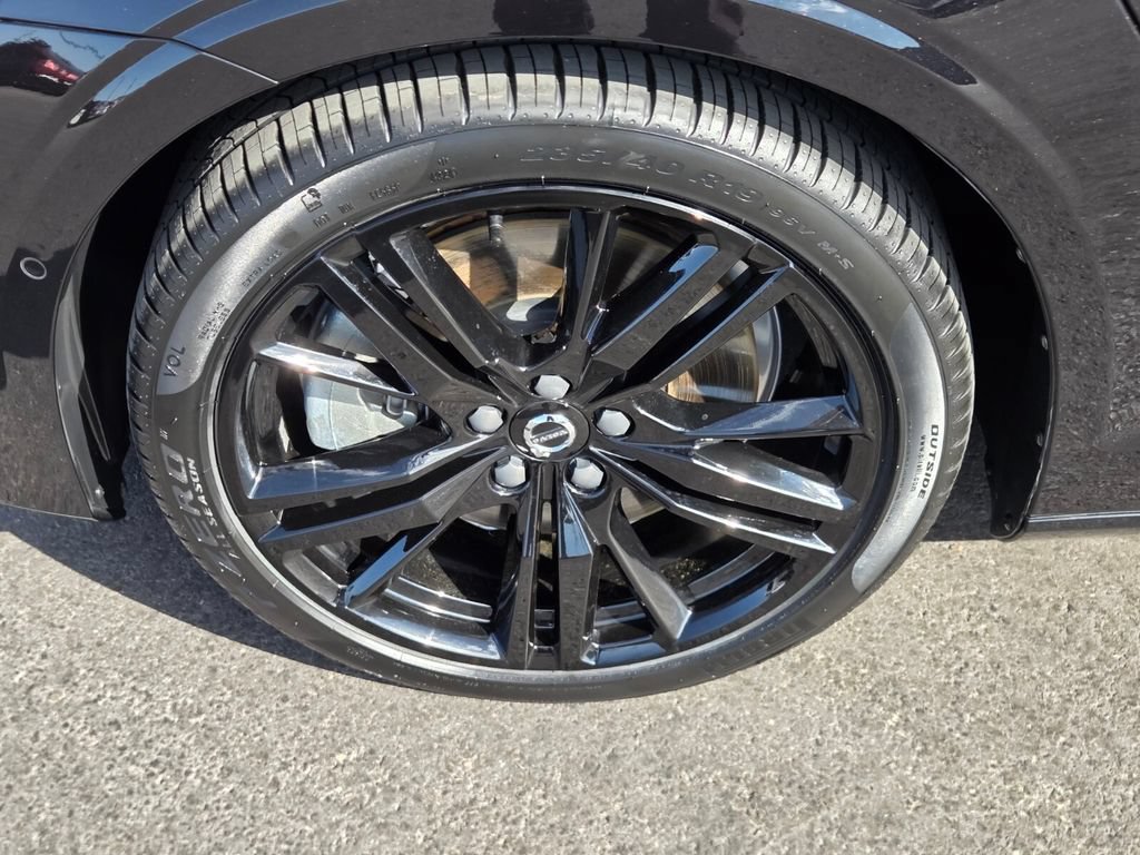 Certified 2024 Volvo S60 T8 Plus w/ Climate Package AWD/4WD image 4