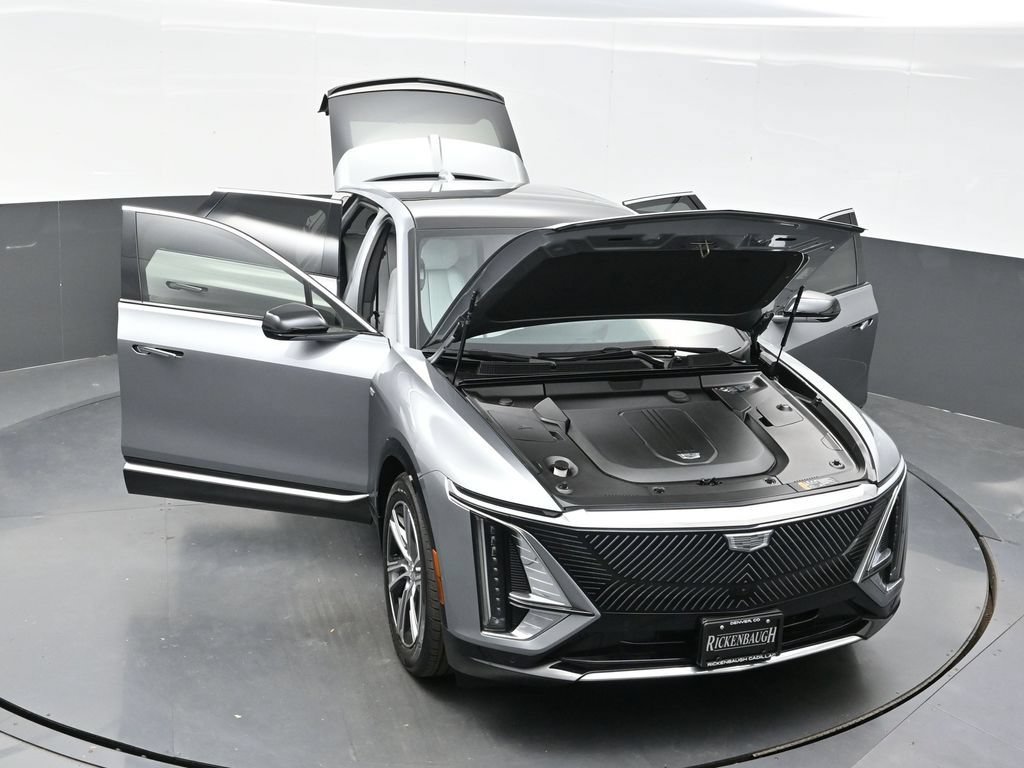 Certified 2024 Cadillac Lyriq Luxury AWD/4WD image 40