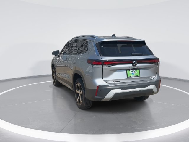 Used 2025 Volkswagen Tiguan SE AWD/4WD image 12