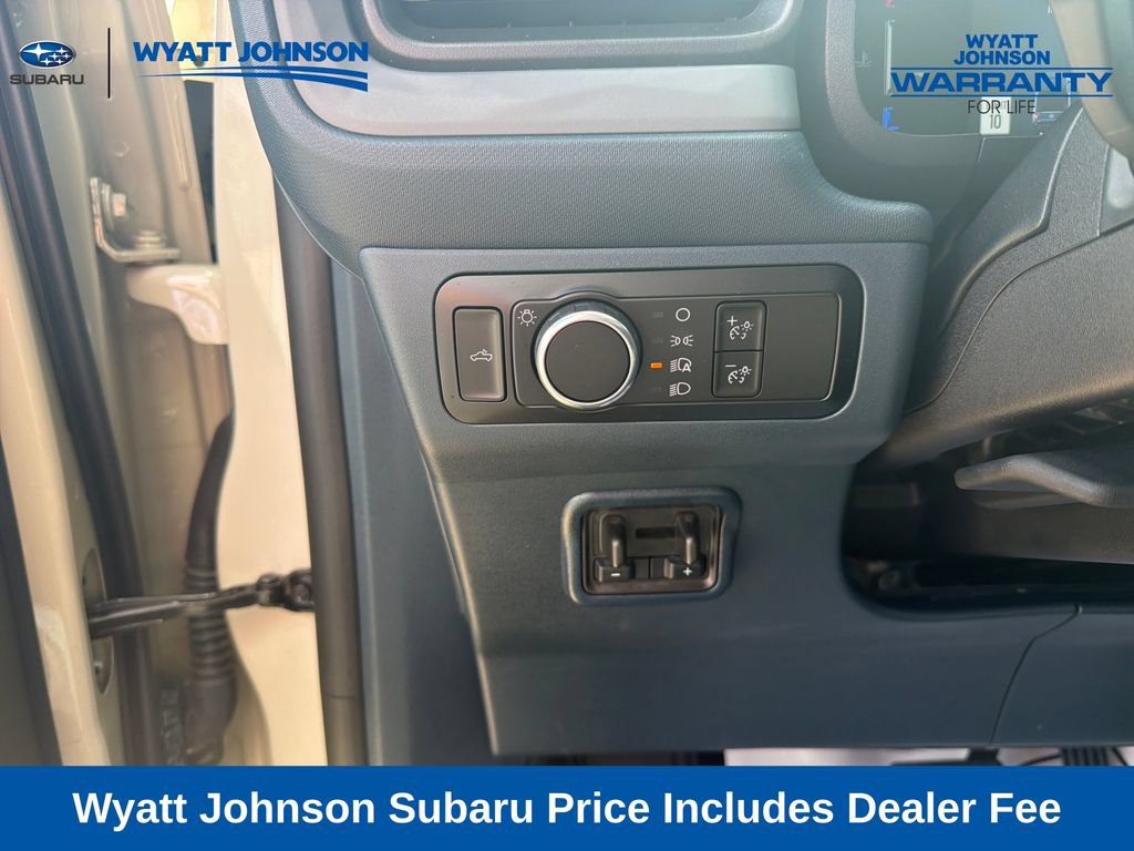 Used 2025 Ford Maverick Lariat w/ Black Appearance Package AWD/4WD image 21