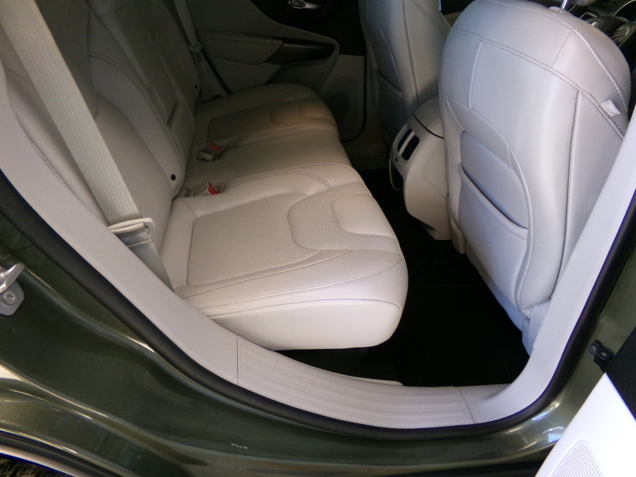 Used 2019 Jeep Cherokee Limited image 19