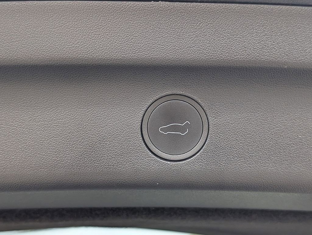 Used 2024 Tesla Model Y Long Range AWD/4WD image 15