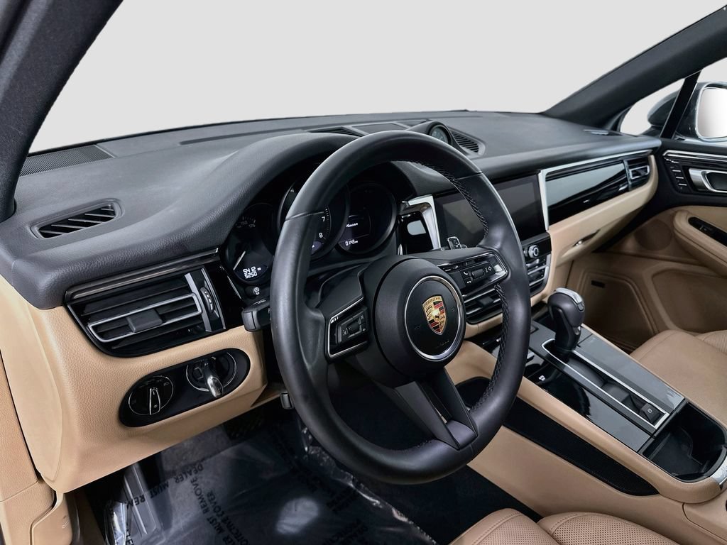 Certified 2026 Porsche Macan AWD/4WD image 4