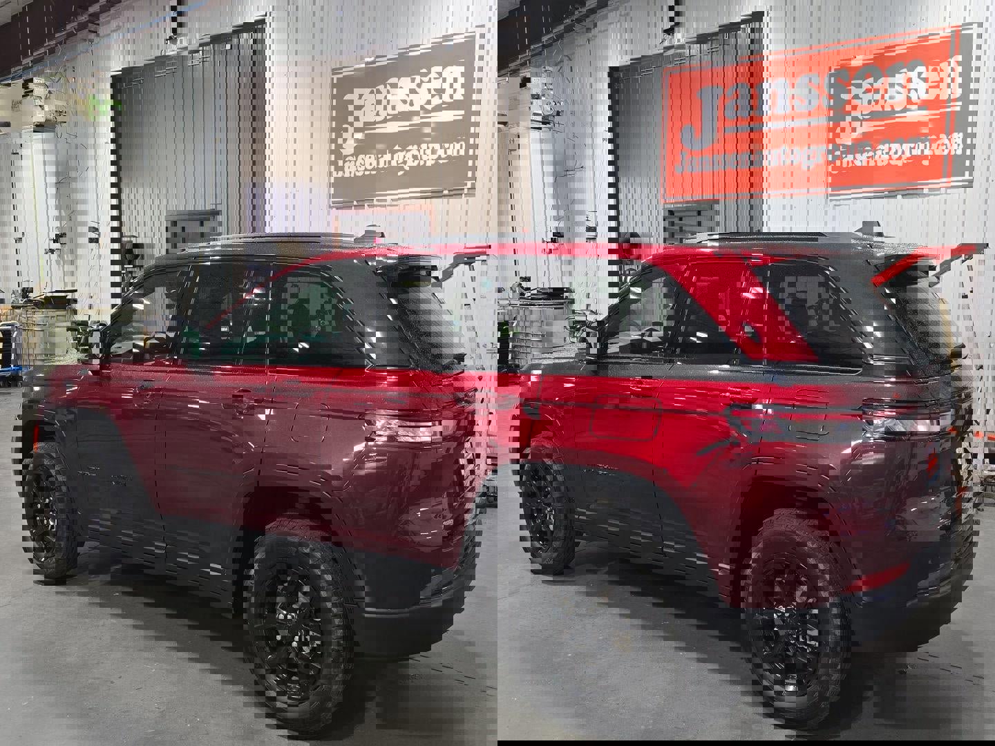 Used 2024 Jeep Grand Cherokee Altitude image 3