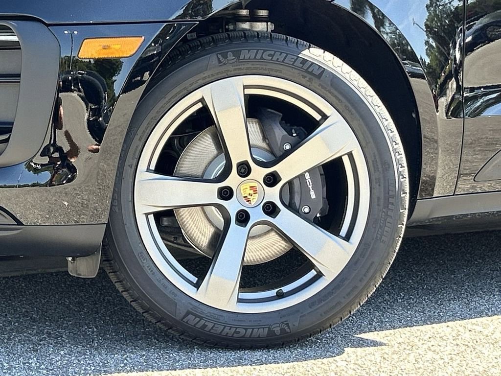 Certified 2025 Porsche Macan image 6
