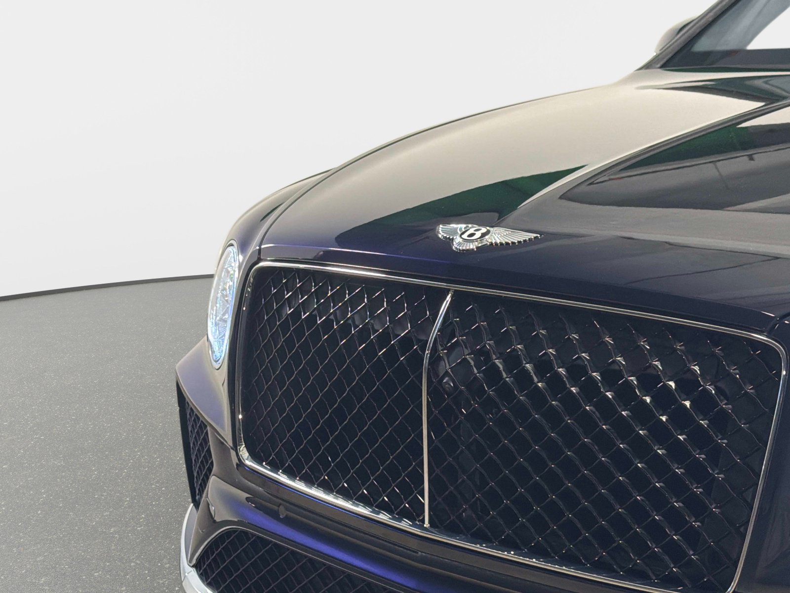 Used 2024 Bentley Bentayga AWD/4WD image 11